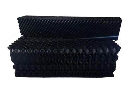 冷卻塔填充選擇“對齊=”“/></p><p>1.根據冷卻水水質選擇</p><p>當水中有原油或纖維滲漏的可能性或冷卻水中懸浮物濃度大于100mg/L時,應采用滴灌式填料使用;當無泄漏、水質控制良好或冷卻水中懸浮物濃度小于50mg/L時,宜采用薄膜式填料;當場地有限,水體可能泄漏原油污染物或冷卻水中懸浮物濃度在50mg/L~100mg/L時,宜采用滴膜混合填料。 </p><p>2.根據冷卻塔選型</p><p>逆流式冷卻塔的填料通常布置在塔進風口上方。采用膜式或滴膜式可降低塔總高度,降低成本。一般是工程設計的首選;而橫流式冷卻塔的填料高度與塔進風口高度相同。同樣,使用更高高度的滴注填充也是有利的。當然,滴膜式或薄膜式填料沒有高度限制,也可以使用。但填料深度(直徑深度)對塔的整體尺寸有直接影響,因此填料應與塔高進行比較。 </p><p>3.根據進塔水溫選擇</p><p>不同材質的填充材料適用溫度不同。事實上,即使材料相同、品種不同,其耐溫性能和物理性能也可能有很大差異。例如,目前冷卻塔廣泛使用的塑料材料:改性聚氯乙烯(PVC)、氯化聚氯乙烯(CPVC)、聚丙烯(PP)等。研究數據表明,改性聚氯乙烯(PVC)正在進行中。塔內水溫不大于45℃時效果最佳。但氯化聚氯乙烯(CPVC)的親水性比改性聚氯乙烯(PVC)差,散熱性能也不如前者。聚丙烯(PP)在低溫環境下性能不佳。當進塔水溫超過45℃時,氯化聚氯乙烯(CPVC)和聚丙烯(PP)填料的耐溫性能明顯優于改性聚氯乙烯(PVC),因此應優先考慮它;當進塔水溫超過60℃時,聚丙烯(PP)耐溫性能較好,因此選擇效果較好;當進入塔的水溫超過70℃或更高時,上述三種塑料就不再可用。如果適用,應考慮其他耐高溫材料,例如鋁合金。 </p><p><img src= 冷卻塔填充選擇