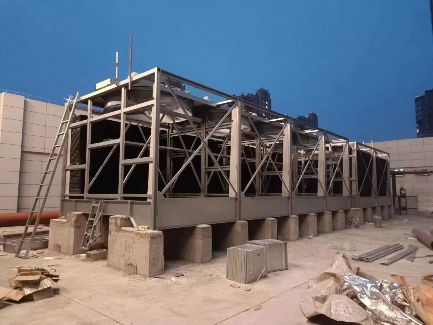 目前市場上共有八種類型的冷卻塔，可以了解一